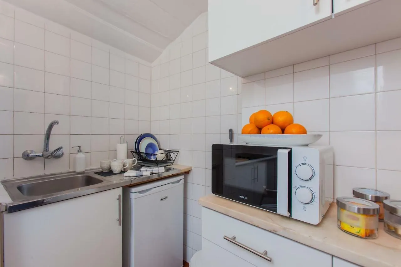 Alfama Sunny & Typical Apartment, By Timecooler Lisbon 0*,