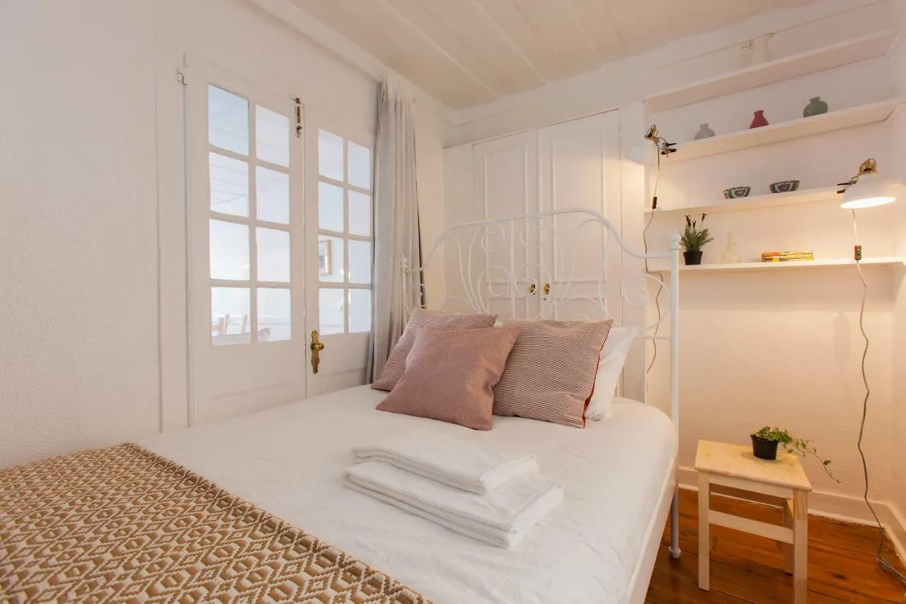 Alfama Sunny & Typical Apartment, By Timecooler Lisbon